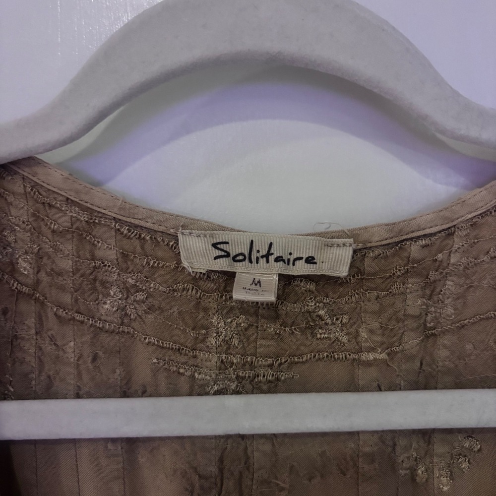 Solitaire Tan Embroidered Rayon Tunic Top Boho Pleated Split Neck Medium - Picture 6 of 7